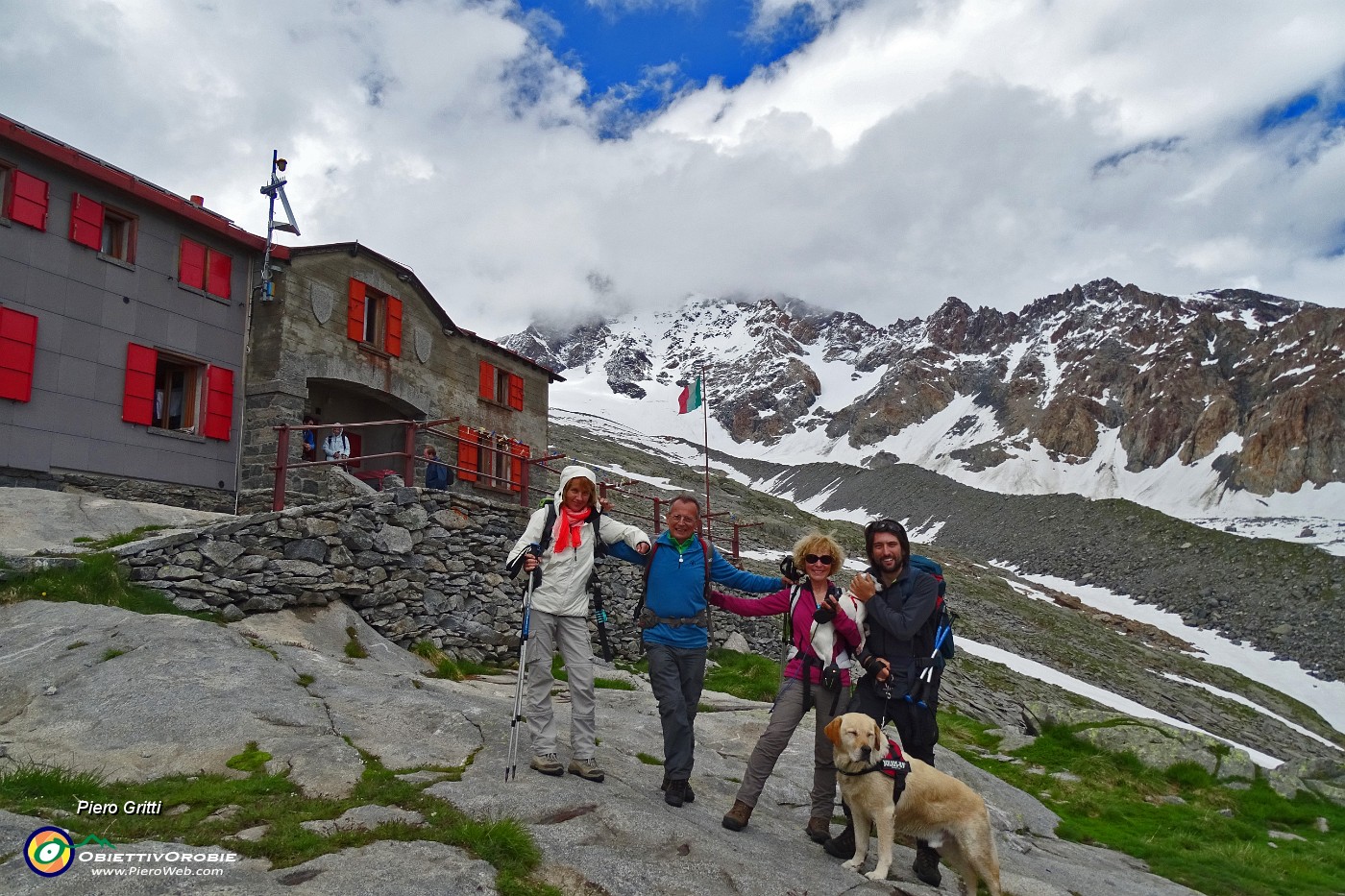 05 Al Rif. Ponti (2559 m) il rifugio del Disgrazia.JPG -                                